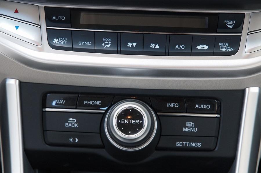  Honda Accord Plug-In Hybrid 2014 года  (фото 82 из 109)